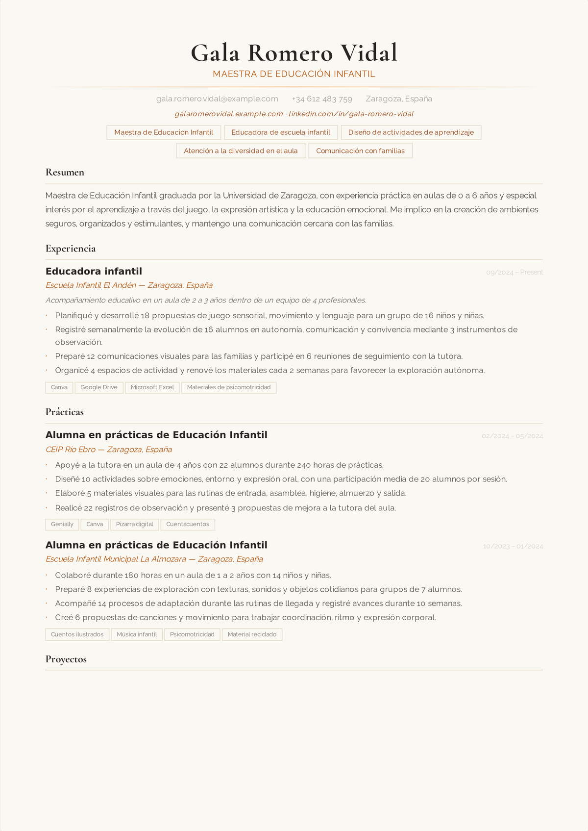 Ejemplo de currículum de maestro de Educación Infantil: currículum de una página encabezado por el título de infantil, un perfil basado en el aprendizaje a través del juego y logros de aula con cifras.