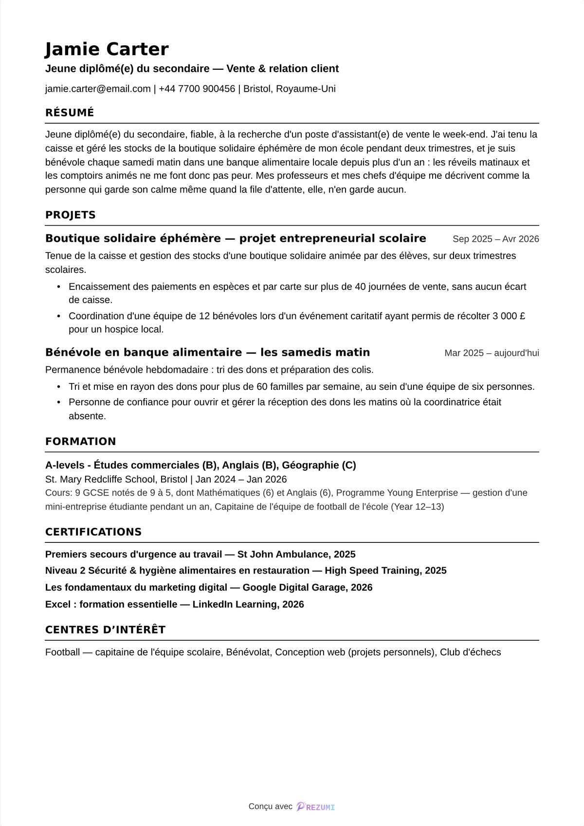 Exemple de CV de premier emploi sans expérience professionnelle — un CV d'une page complet de lycéen avec projets, formation, certifications et centres d'intérêt
