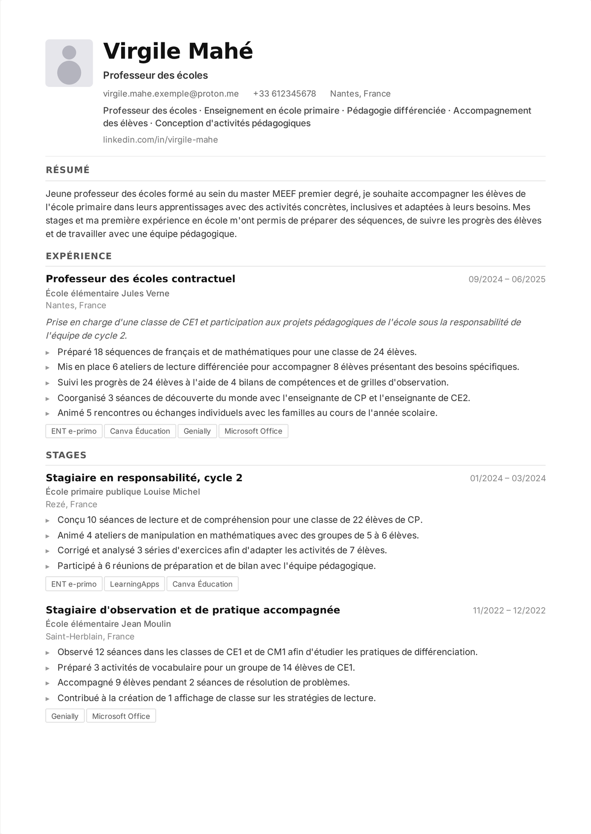 Exemple de CV d'enseignant en élémentaire : le CV d'une page d'un professeur des écoles (CP–CM2) avec le CRPE en premier, une accroche axée sur les résultats et des réalisations de classe chiffrées.