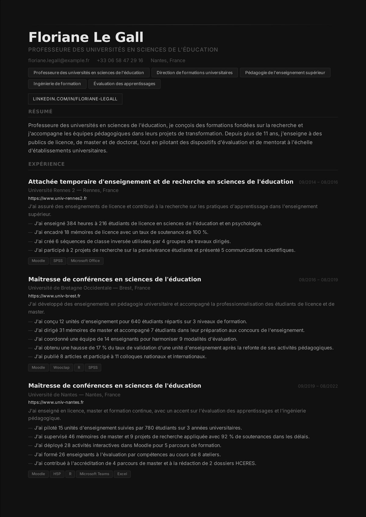Exemple de CV de maître de conférences : le CV d'un enseignant-chercheur senior, proche d'un CV académique, avec les charges de cours, la conception des maquettes et l'encadrement.